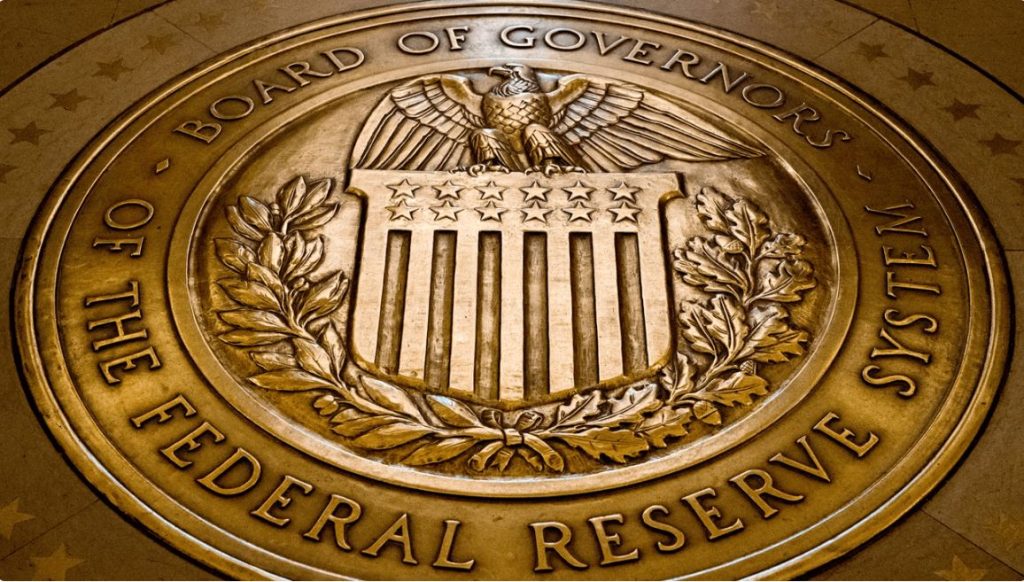 金利対決: トランプ vs. パウエル、マッシー vs. FRB